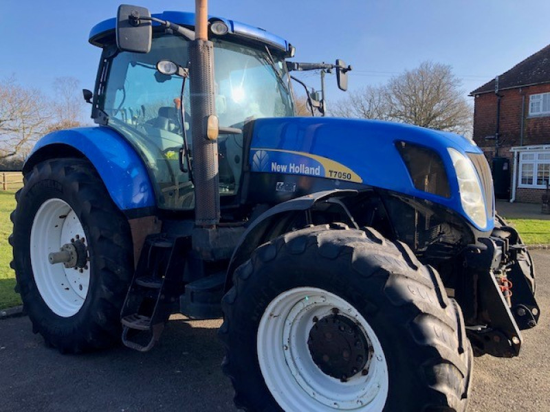  New Holland T7050