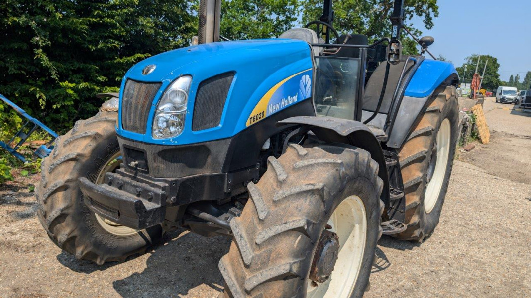  New Holland T6020